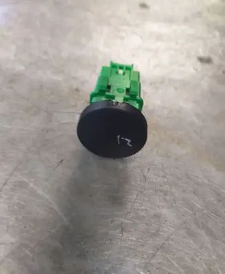 Nissan Qashqai+2 Seat heating switch