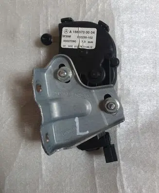 Mercedes-Benz GL X166 Vent window/glass motor A1666700004 1666700004