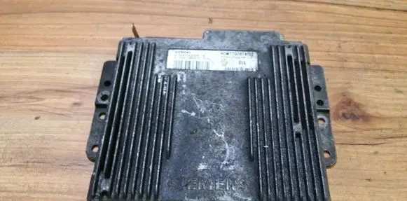 Renault Laguna I Engine control unit/module hom7700874132 7700102639-c