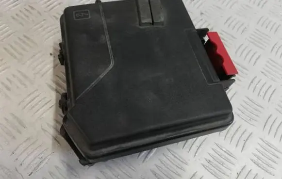 Renault Laguna III Fuse box set 284B10001R 319134136