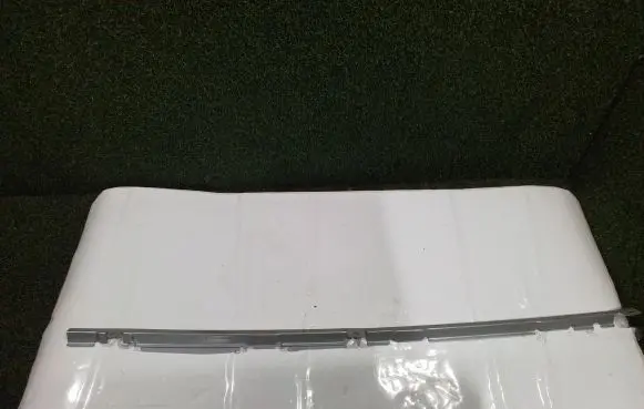 Opel Vivaro Front door windshield rail 760748411R