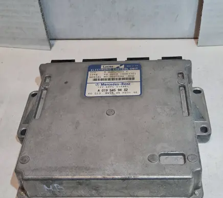 Mercedes-Benz E W210 Engine control unit/module R04010012C 80677D 0007094