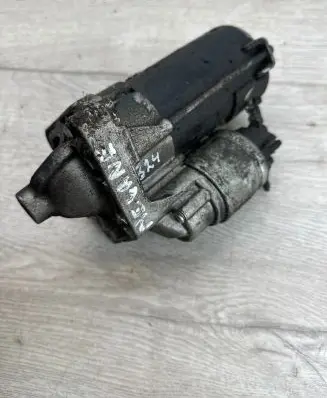 Renault Megane III Starter motor LRS03956