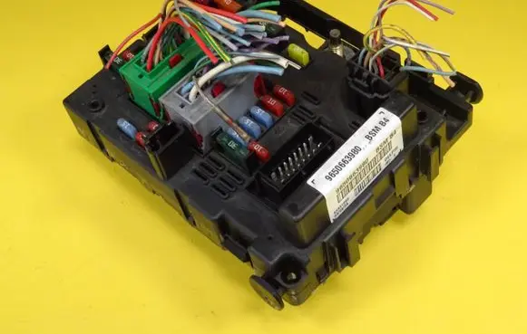 Peugeot 307 Fuse module 9650663980