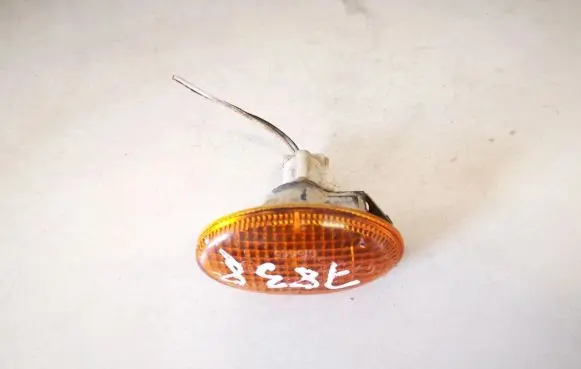 Subaru Forester SF Front fender indicator light 015445