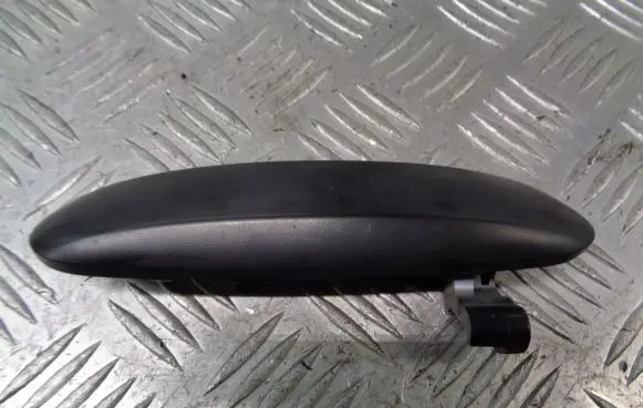 Mitsubishi Colt Front door exterior handle/bracket 