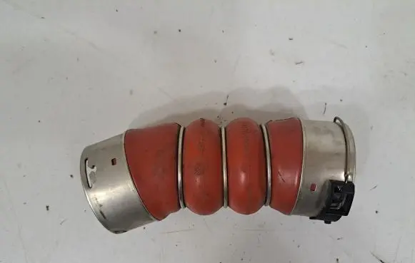 BMW 5 F10 F11 Intercooler hose/pipe 7805401