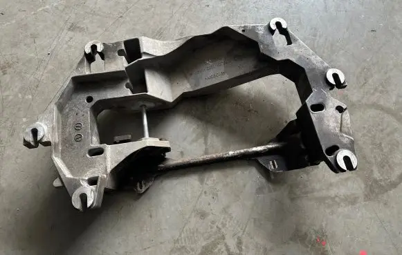 BMW X5 F15 Gearbox mounting bracket 6872913