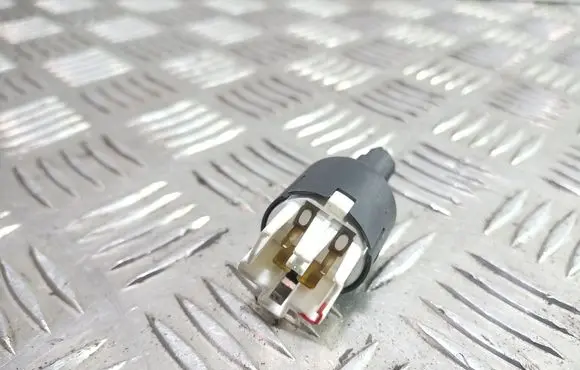 Mitsubishi Lancer VIII Brake pedal sensor switch