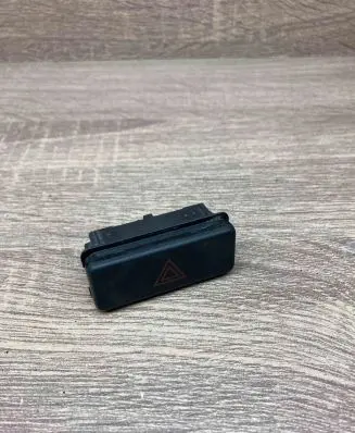 BMW 5 E39 Hazard light switch 1374220