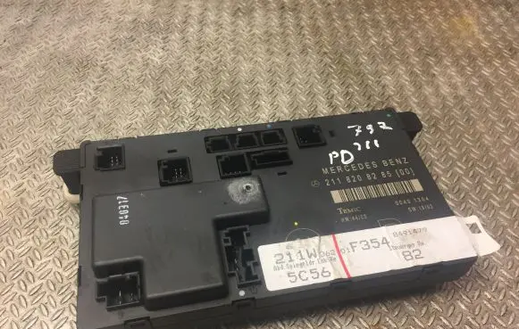 Mercedes-Benz E W211 Door control unit/module 2118208285 A2118208285