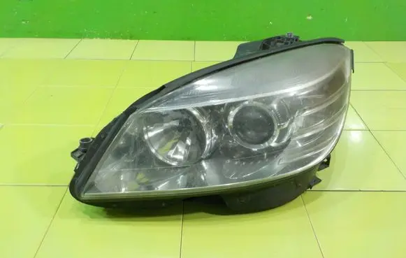 Mercedes-Benz C W204 Headlight/headlamp A2048208561