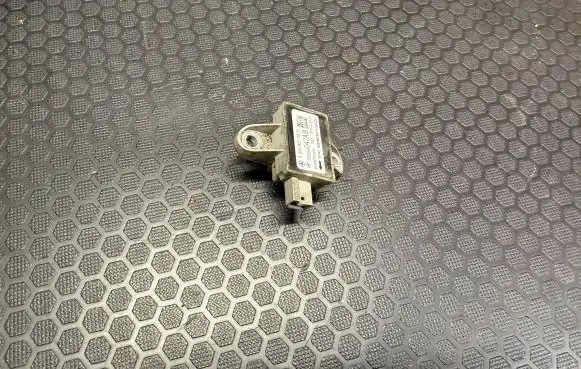 Mercedes-Benz C W204 Airbag deployment crash/impact sensor A2048210651 56054047AB 5WK43902
