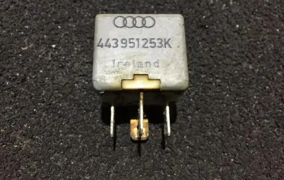 Audi A4 S4 B5 8D Other relay 443951253k 899512