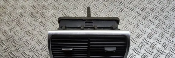 Audi Q7 4L Dash center air vent grill 4L0820951