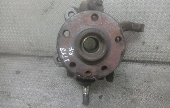 Volkswagen Transporter - Caravelle T4 Front wheel hub spindle knuckle