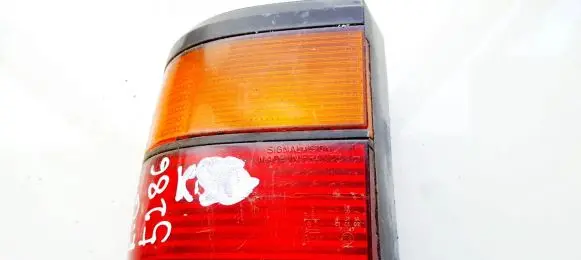 Volkswagen PASSAT B3 Rear/tail lights 333945111
