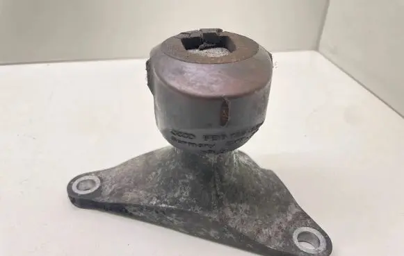 Audi A6 S6 C6 4F Engine mounting bracket 4F0199343G