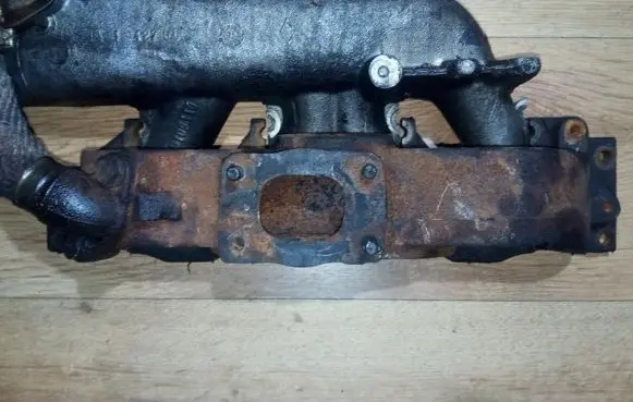 Mitsubishi Carisma Exhaust manifold