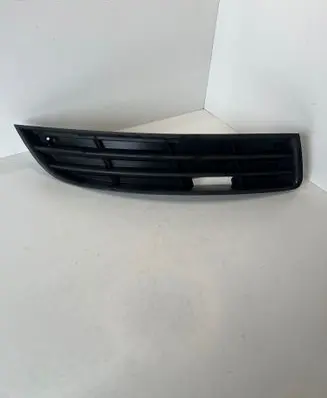 Volkswagen PASSAT B6 Front bumper lower grill 3C0853666