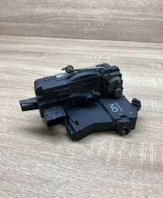 Opel Vectra C Front door lock 13210767