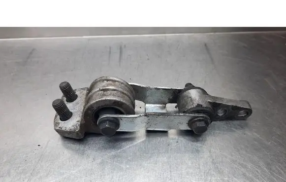 Volvo V70 Engine mounting bracket