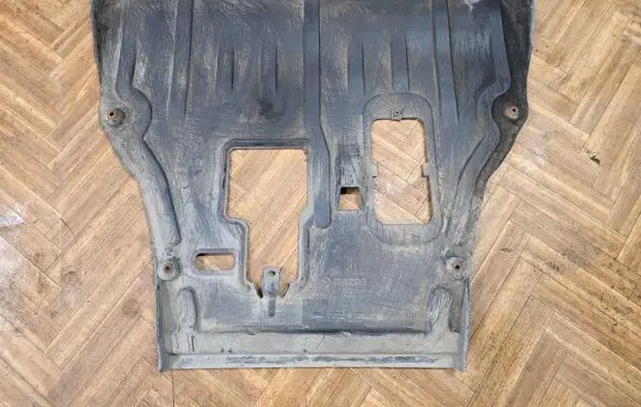 Mazda CX-7 Engine splash shield/under tray