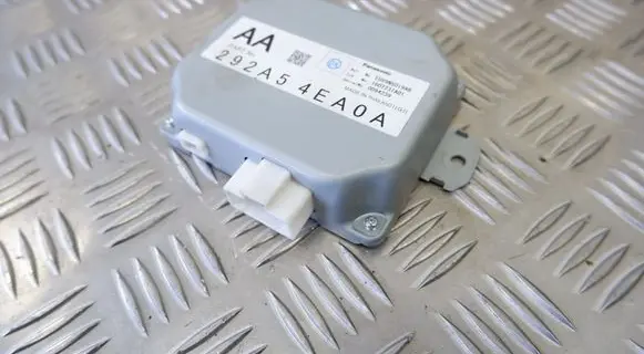 Nissan X-Trail T32 Voltage converter/converter module 292A54EA0A