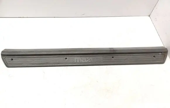 Mazda 929 Side skirt front trim H2606871