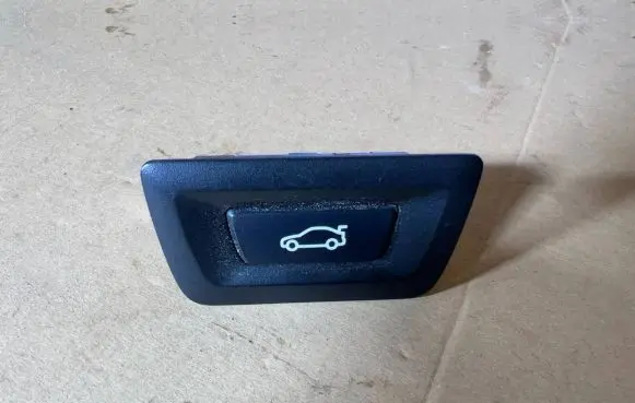 BMW 4 F36 Gran coupe Tailgate opening switch 06119476