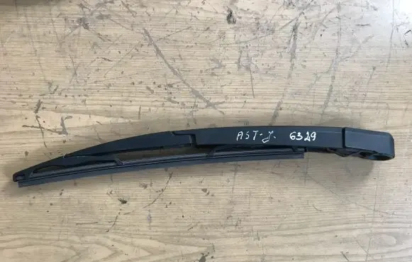 Opel Astra J Rear wiper blade 13256918