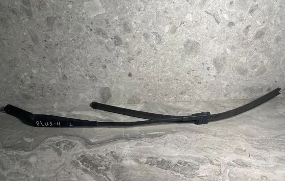 Front wiper blade arm