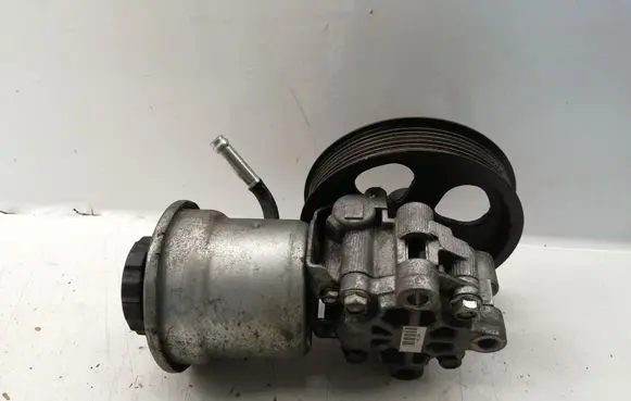 Toyota Avensis T250 Power steering pump 4431005120