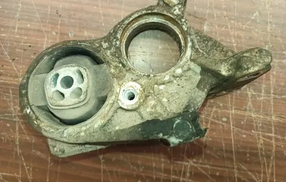 Peugeot 308 SW Driveshaft support bearing bracket 81090780