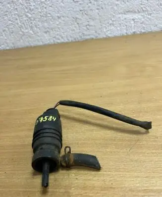 Mercedes-Benz E W210 Windscreen/windshield washer pump A0335450228 D7584