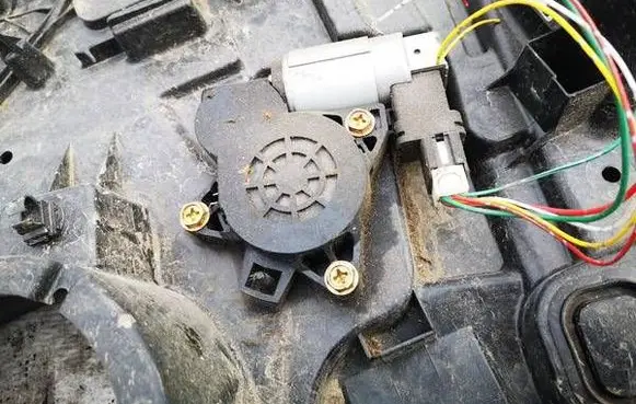 Mazda 3 I Front door window regulator motor G22C5858X CM011750