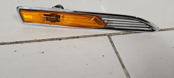 Ford Mondeo MK IV Front fender indicator light 012119
