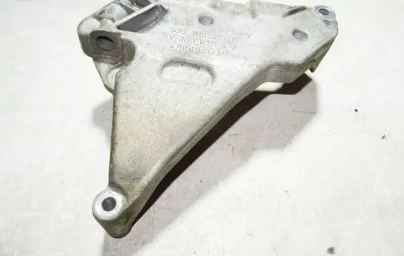 Volkswagen Caddy Engine mounting bracket 03G199207F