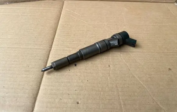 BMW 5 E39 Fuel injector 0445110048