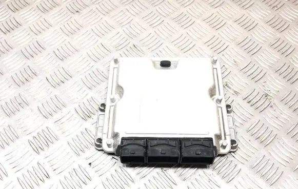 Renault Trafic II (X83) Engine control unit/module 0281010633 820019842 021204