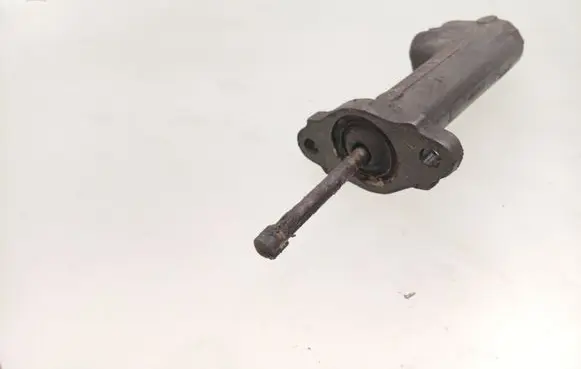 Volkswagen PASSAT B4 Clutch slave cylinder 357721261