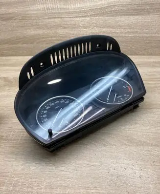 Speedometer (instrument cluster)