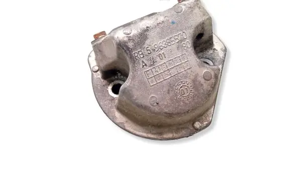 Peugeot 307 Engine mounting bracket 9638557080