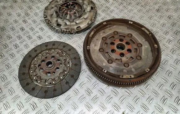 Volkswagen PASSAT B6 Dual mass flywheel 