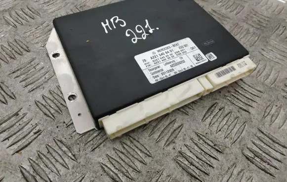 Mercedes-Benz S W221 Air suspension control unit module (rear) A2215408401 A2215456532