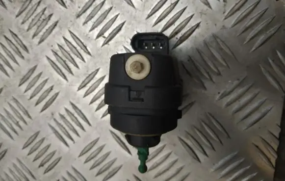 Headlight level adjustment motor