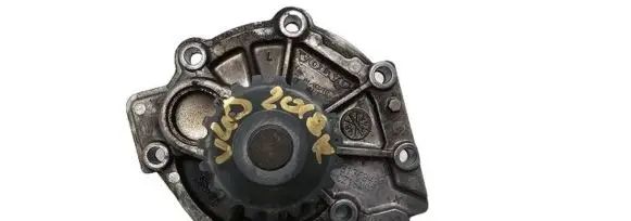 Volvo V40 Water pump 31368420