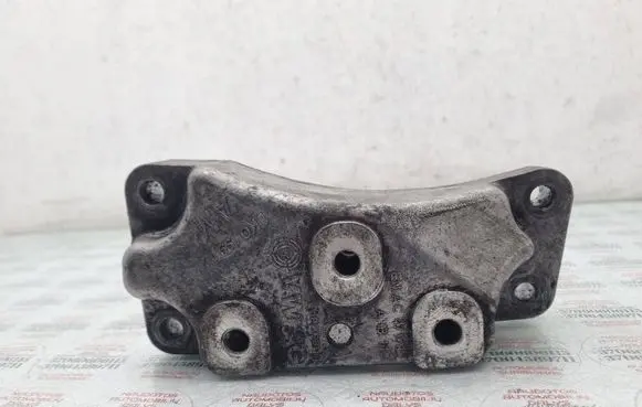 Volkswagen Touran I Gearbox mounting bracket 1K0199117AM