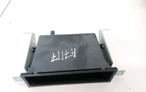 Nissan X-Trail T30 Glove box 6847501U10 6847535F00