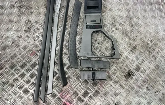 BMW 5 E39 Dashboard glove box trim 8186356